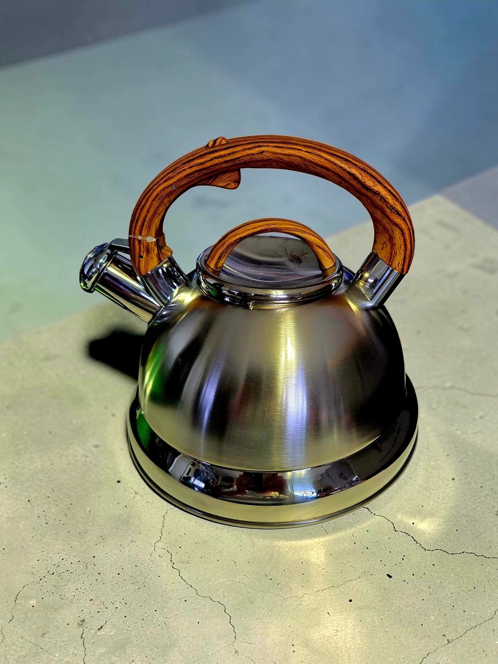 NEW Balduzzi Italian Style Stainless Steel Tea Kettle Faux Wood Touch Handle NWT